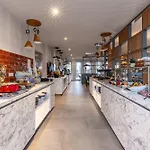 - The Niu, Pax Airport By Ihg Hotel