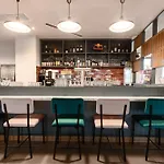 - The Niu, Pax Airport By Ihg