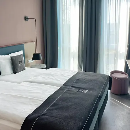 - The Niu, Pax Airport By Ihg