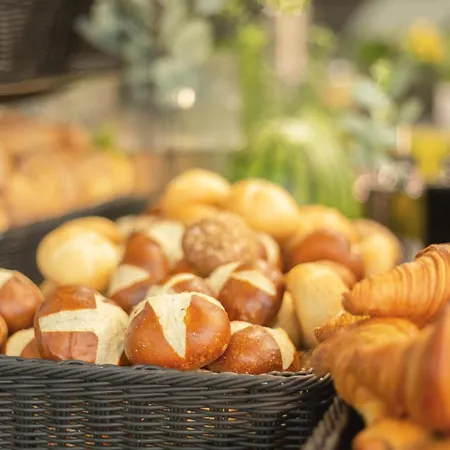 - The Niu, Pax Airport By Ihg Hotel