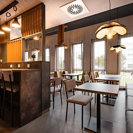 - The Niu, Pax Airport By Ihg Ξενοδοχείο Βερολίνο