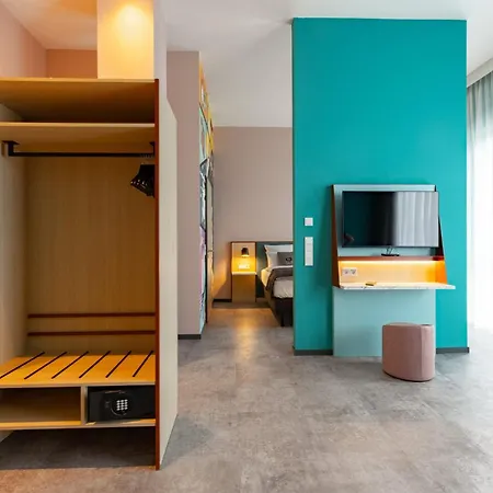 - The Niu, Pax Airport By Ihg Отель 4*