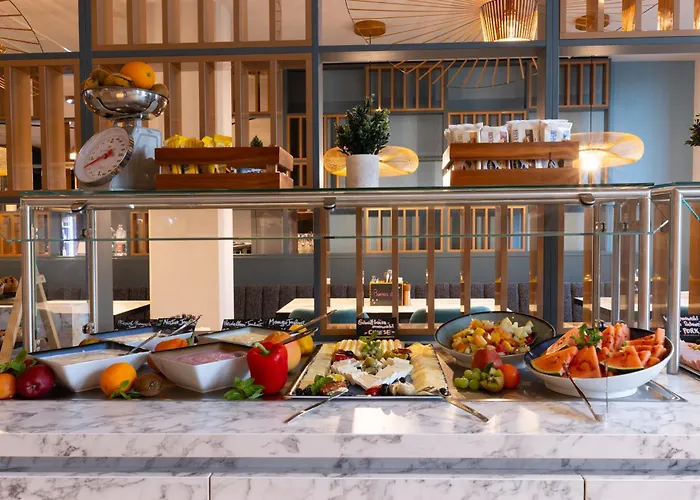 - The Niu, Pax Airport By Ihg 4*