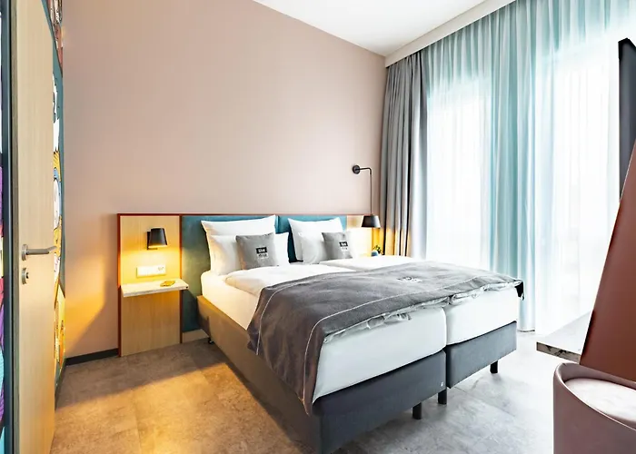 - The Niu, Pax Airport By Ihg 4*