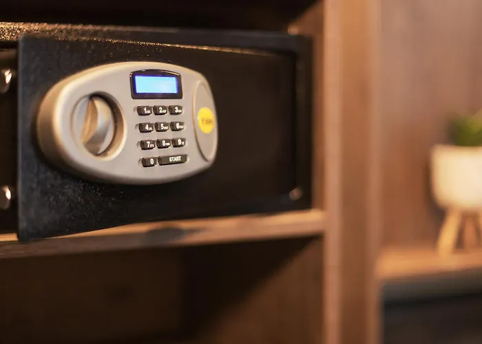 - The Niu, Pax Airport By Ihg Hotel Berlim