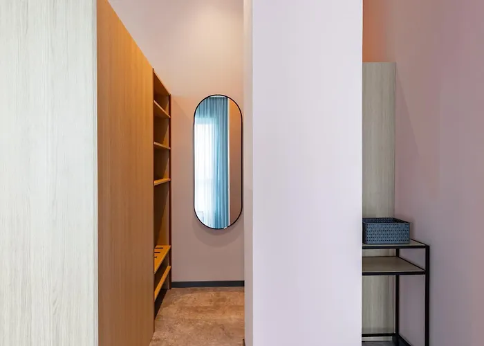 - The Niu, Pax Airport By Ihg Hotel Berlim